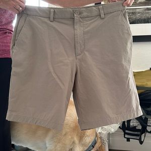 Vineyard Vineyard on the go short size 36: color Khaki; barely worn